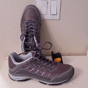Vibram Aero 2.0 Women Shoe 8.5  Gray and Silver Mesh Trail Sneakers Discovery